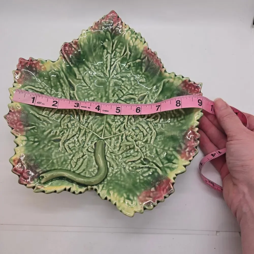 Bordallo Pinheiro Majolica Grape Leaf Plate Portugal Green 10